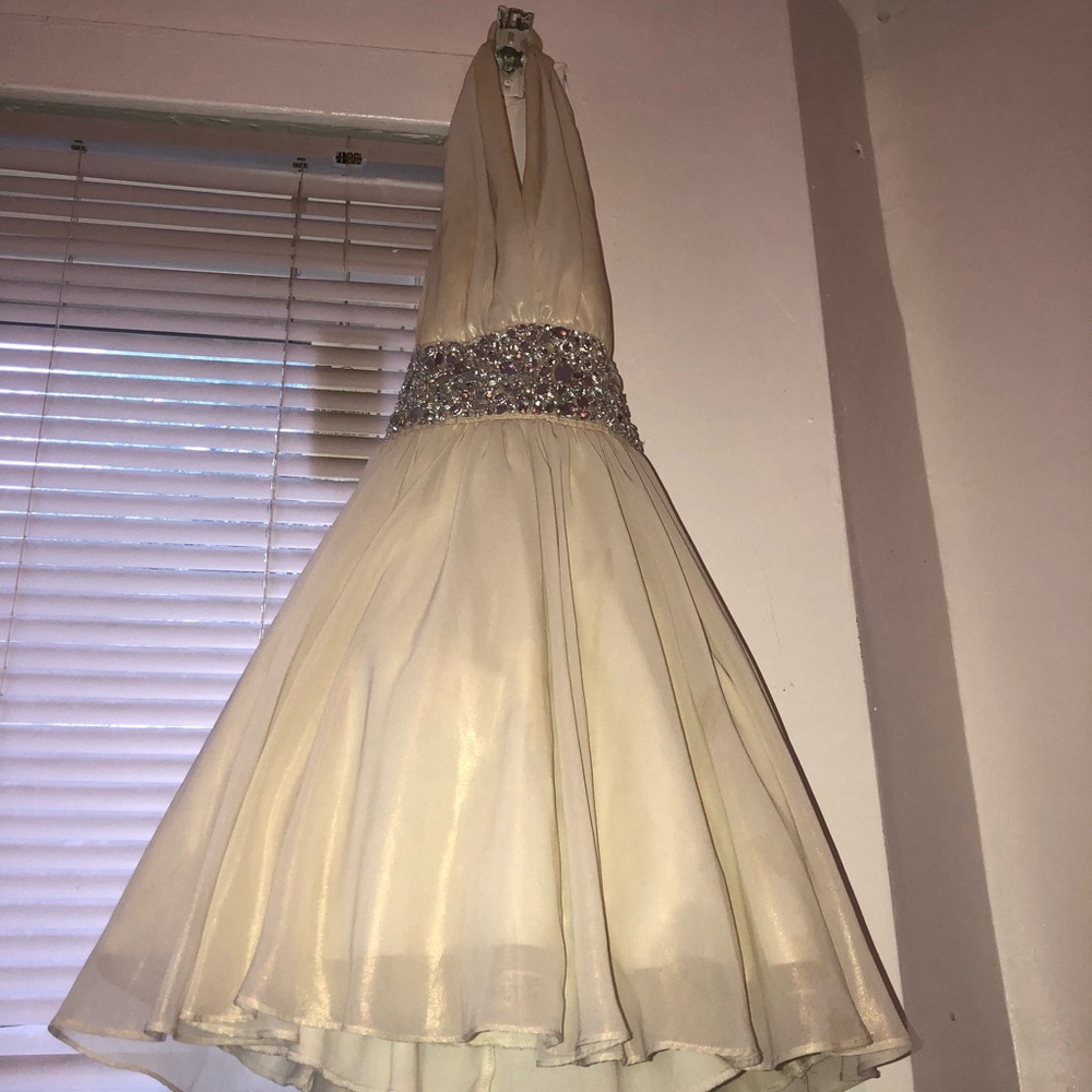 Beautiful homecoming dress.. crystal embellished